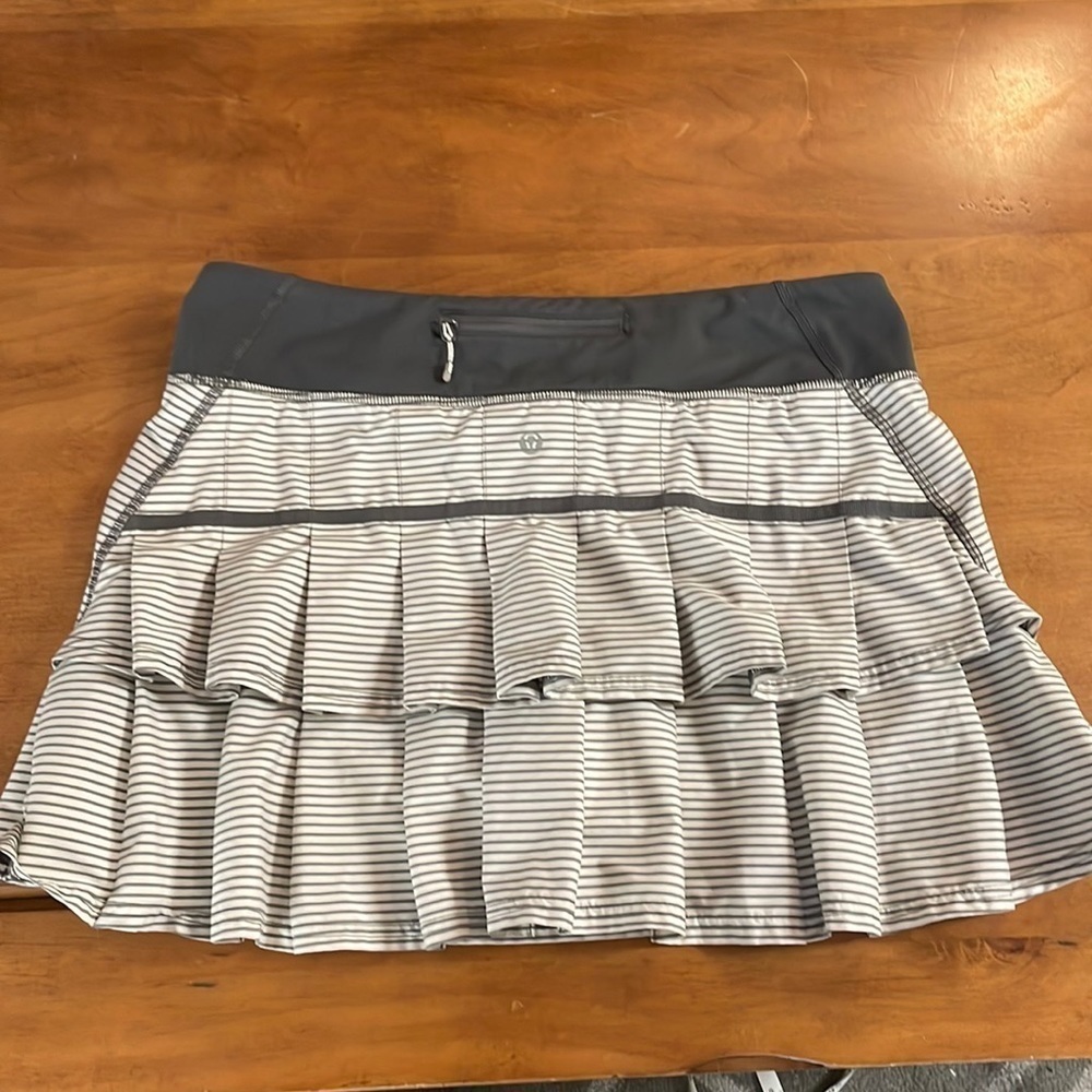 LULULEMON Ruffled Back Skort Size 10 - Picture 8 of 10